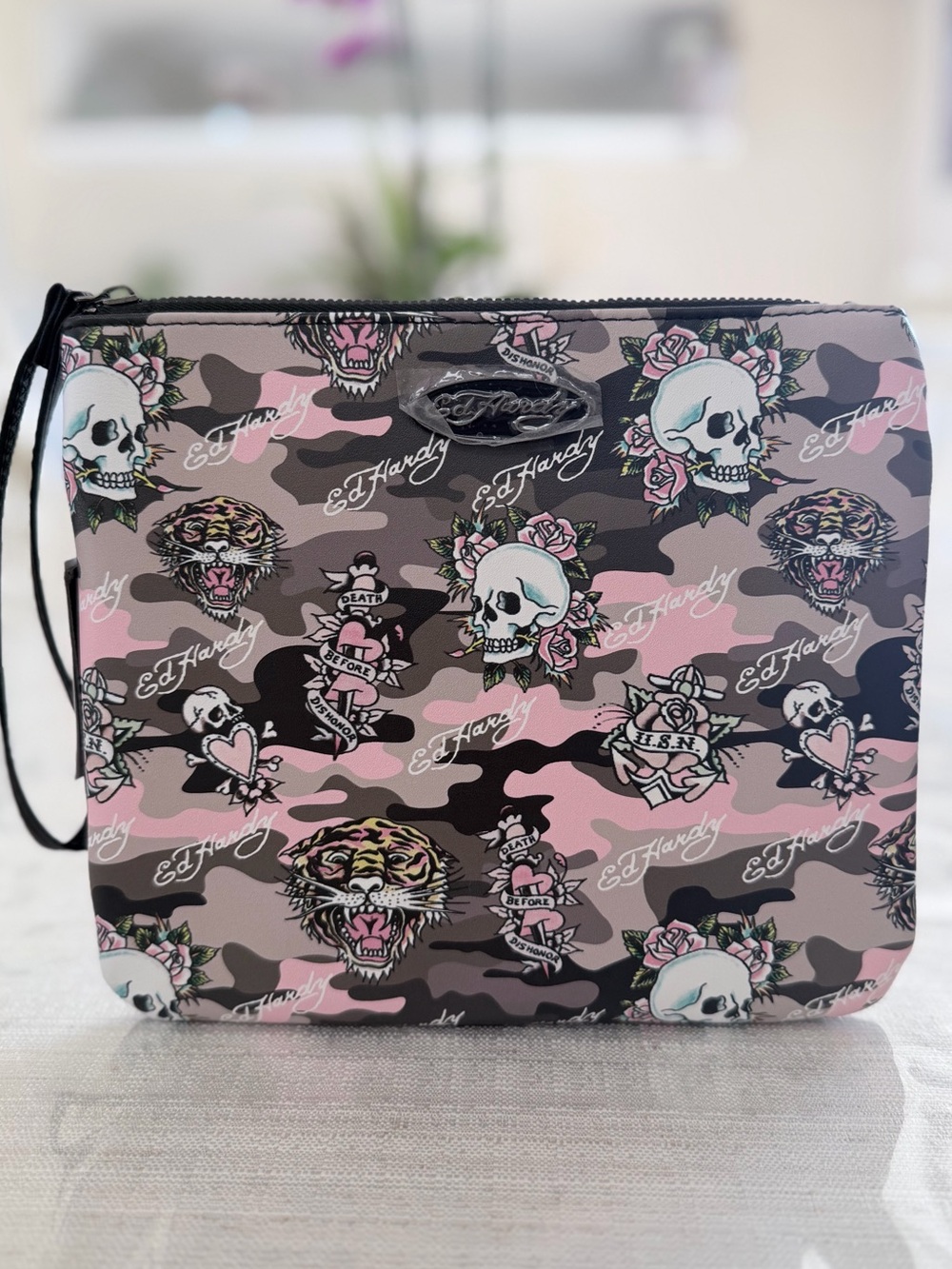 Ed Hardy Pink Camo Skull & Tiger Wristlet - Picture 1 of 7